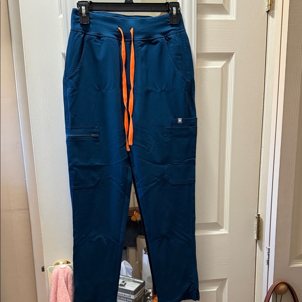 Figs women’s yola scrub pants